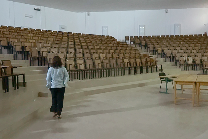 Soko Phay dans l’amphi de l’UFR CRAC, Université Gaston Berger (Photo : Patrick Nardin)